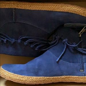 Ugg w Shenandoah navy shoes (size 8.5)